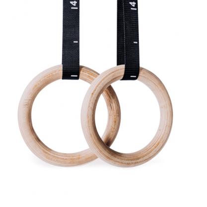 houten gym ringen met nog een gedeelte straps